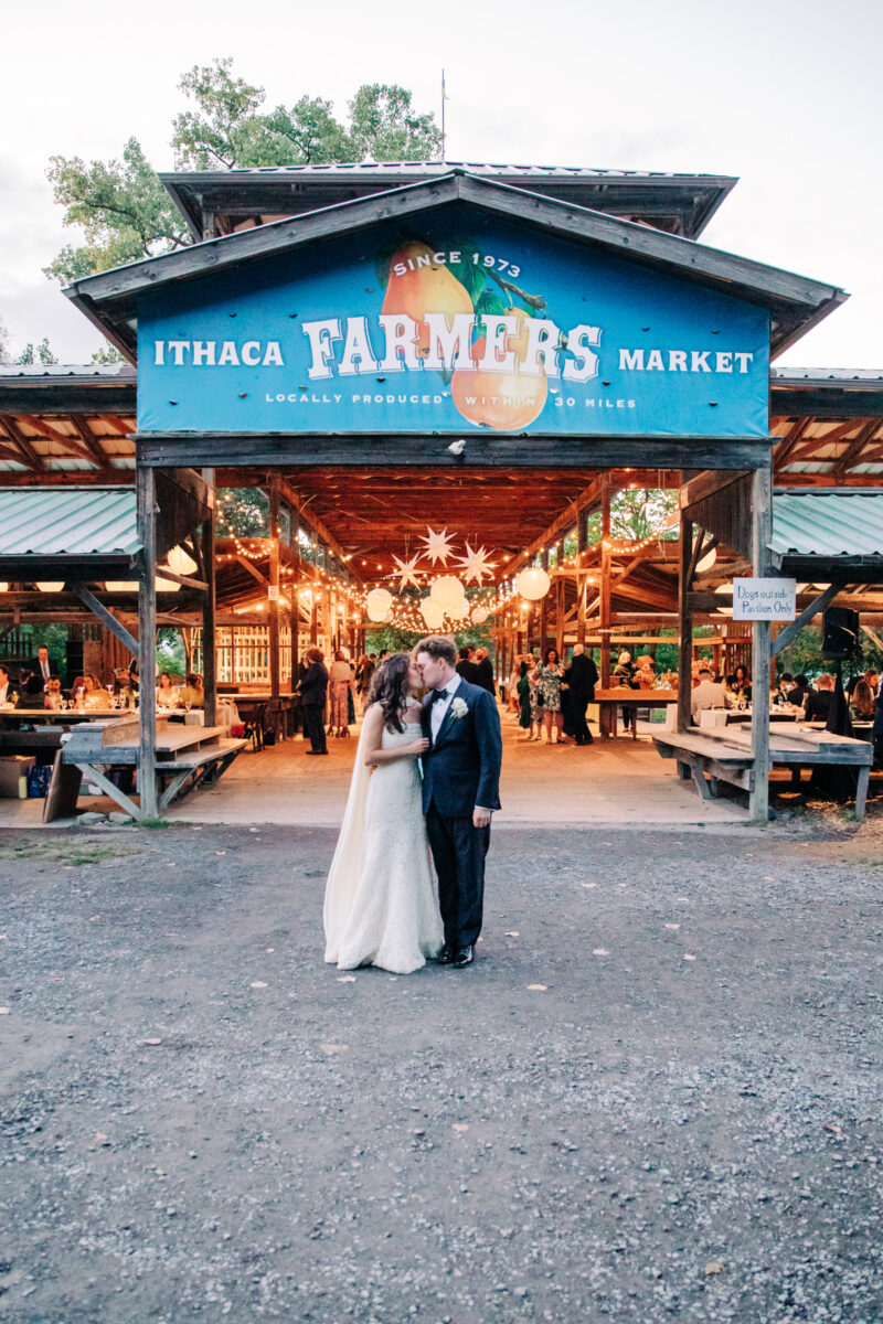 ithaca-farmers-market-wedding-photography