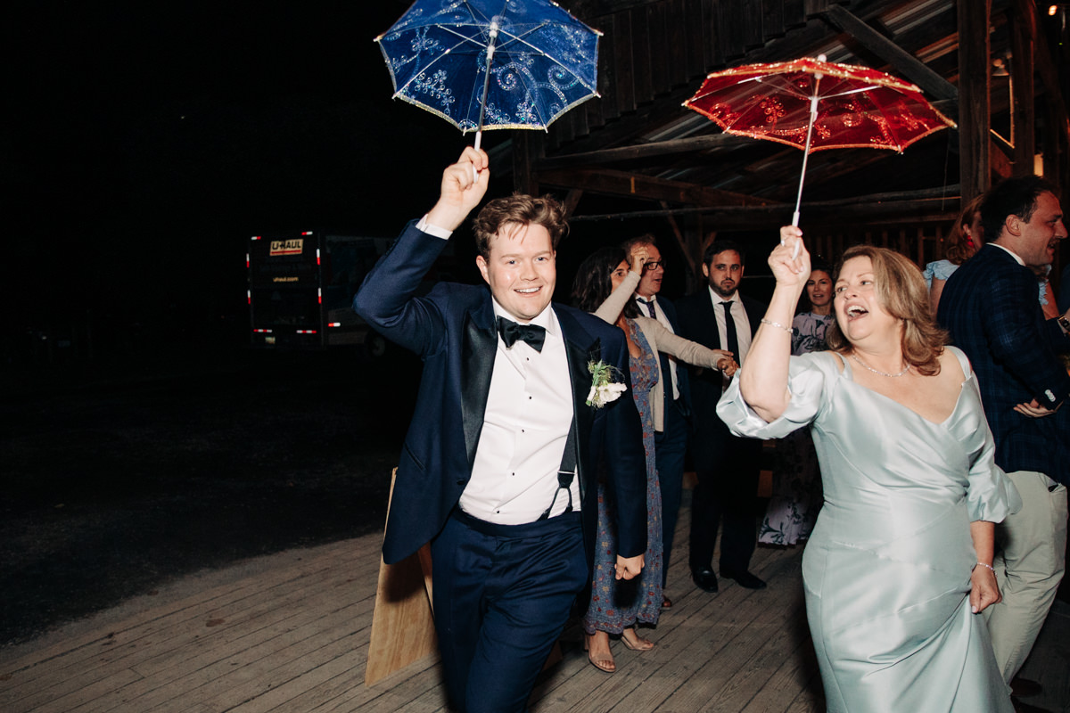 ithaca-farmers-market-wedding-photography