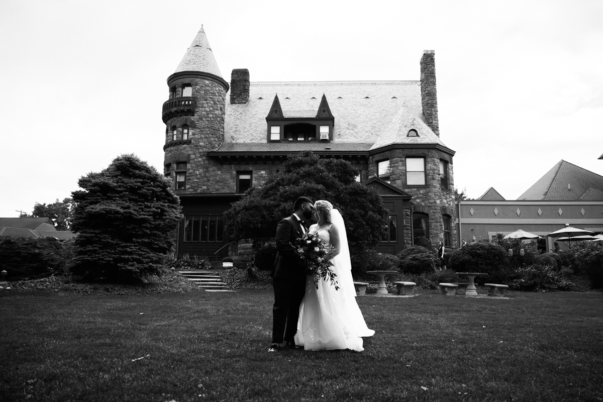belhurst-castle-finger-lakes-wedding-photographer