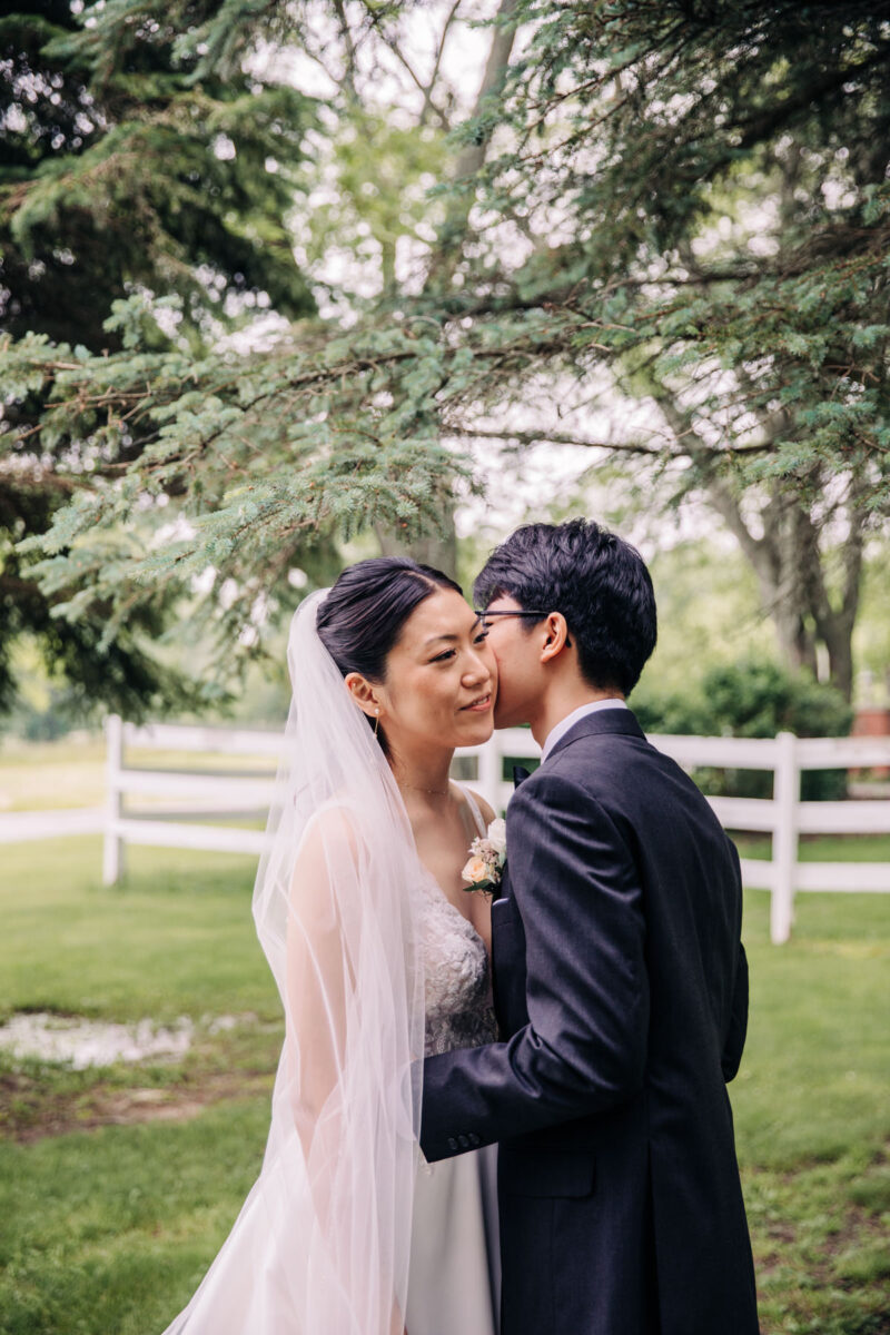 ventosa-vineyards-finger-lakes-wedding-photographer