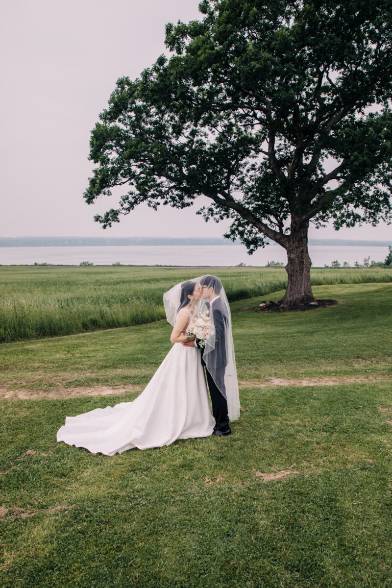 ventosa-vineyards-finger-lakes-wedding-photographer